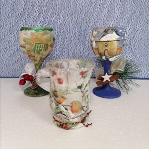 Bicchieri in vetro porta candele, decorati con temi invernali e candeline incluse