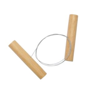 Cavetto per tagliare i pani di argilla. In acciaio con impugnature di legno