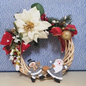 Coroncina di Natale per porta_con stella di natale bianca e pupazzetti_oggetto realizzato artigianalmente