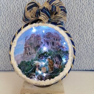 Pesepe, illuminato con lucine a led , realizzato dentro una sfera di plexiglass. Pezzo unico realizzato a mano