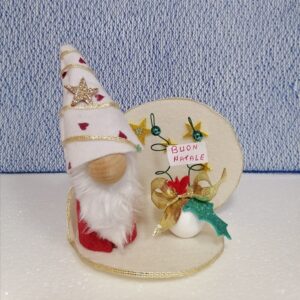 Gnomo di Natale in feltro, decorazione natalizia realizzata interamente a mano. Pezzo unico