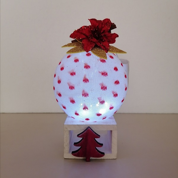 Decorazione Natalizia_sfera in plexiglass con dettagli rossi e lucine a led Sfera Natalizia luminosa realizzata a mano, pezzo unico
