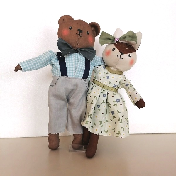 Kit creare i pupazzi I Coccolini_Bamby e Teddy Kit composto da cartamodello in tessuto per realizzare I COCCOLINI_simpatici animaletti_Bamby la cerbiatta e Teddy l'orsetto