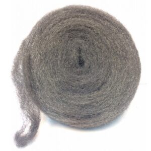 Paglietta grossa; ideale per rimuovere lo sverniciatore e per lavori di sgrossatura, venduta a peso partendo da un minimo di 3 hg.