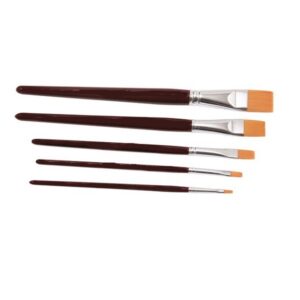 Pennello per belle arti, sintetico, piatto, con manico corto in legno. Ideale per tutte le tecniche è disponibile in misure pari dallo zero al sedici.