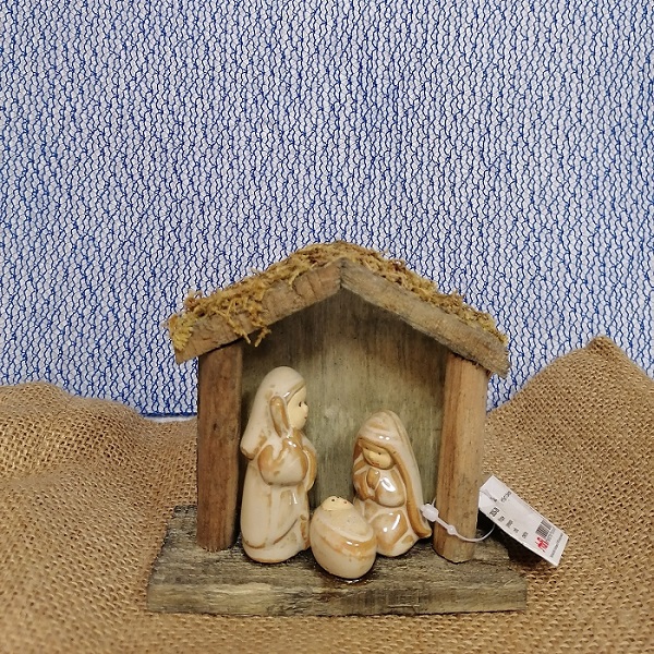 Piccolo Presepe composto da capanna in legno e Sacra Famiglia in ceramica