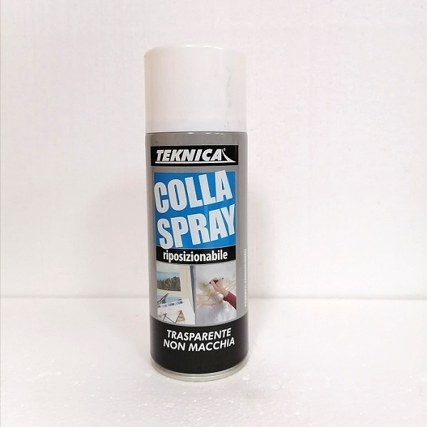 Colla spray riposizionabile Teknica; incolla all'istante permettendo di modificare l'applicazione entro 24 ore.
